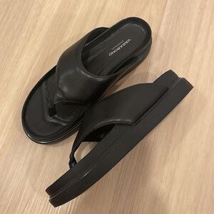 Vagabond leather flip flops